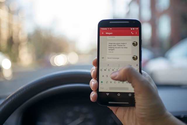 Persuasive Speech Sample - Cell Phone Use While Driving Persuasive Speech Sample - Cell Phone Use While Driving